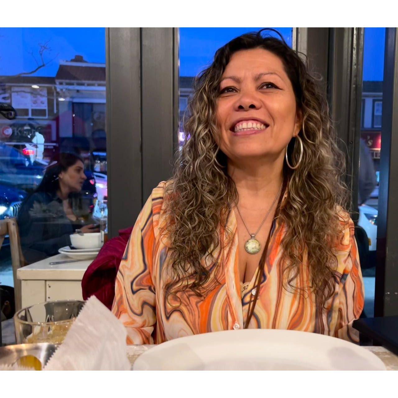 Dave took a secret picture of Liz on their first date.