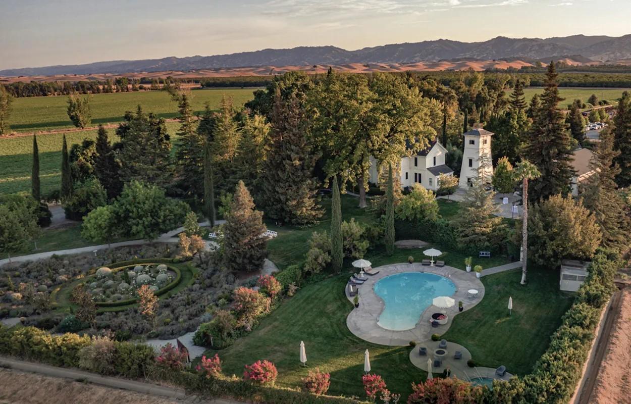 The Wedding Website of Kelly Connelly and Frank Sperry