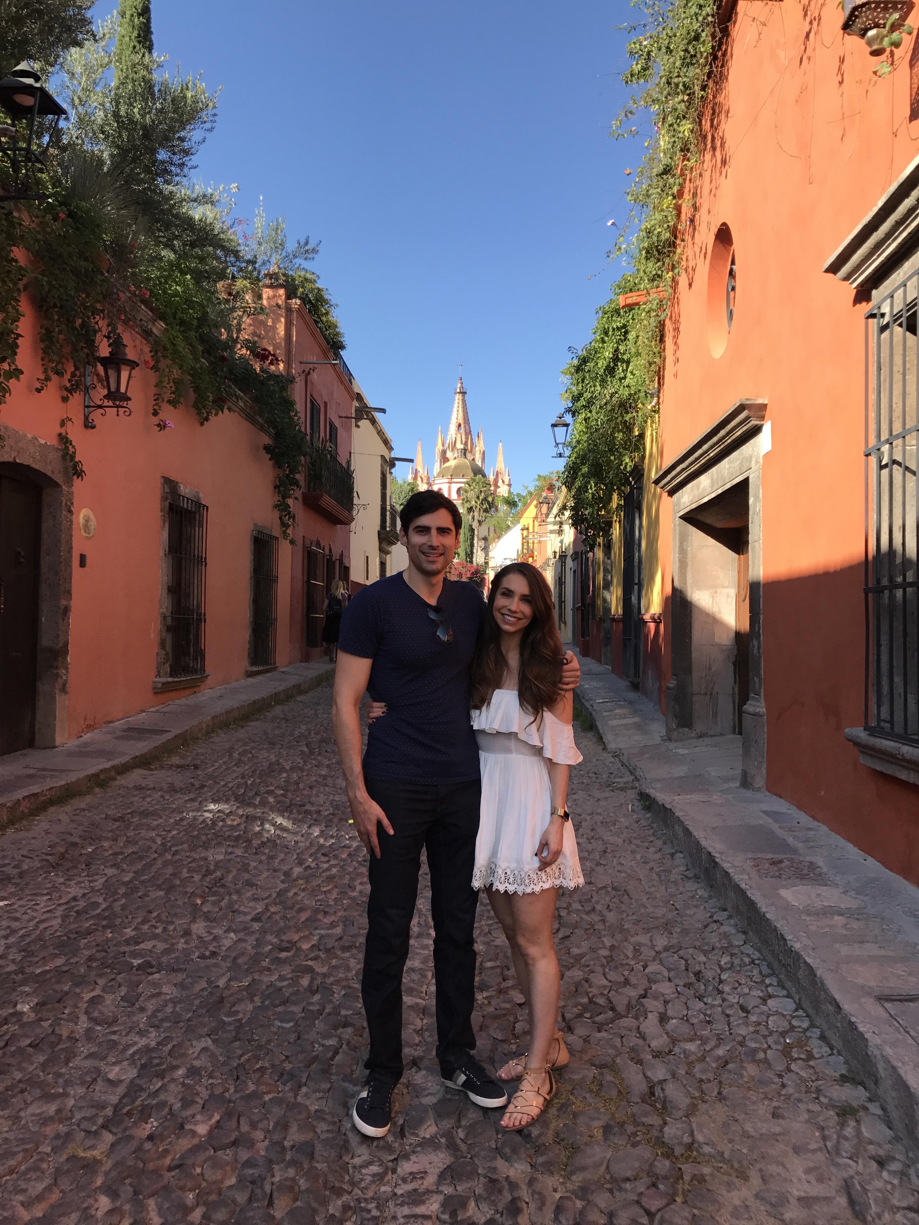 The Wedding Website of Elizabeth Cook and Alejandro Navarro Garcia