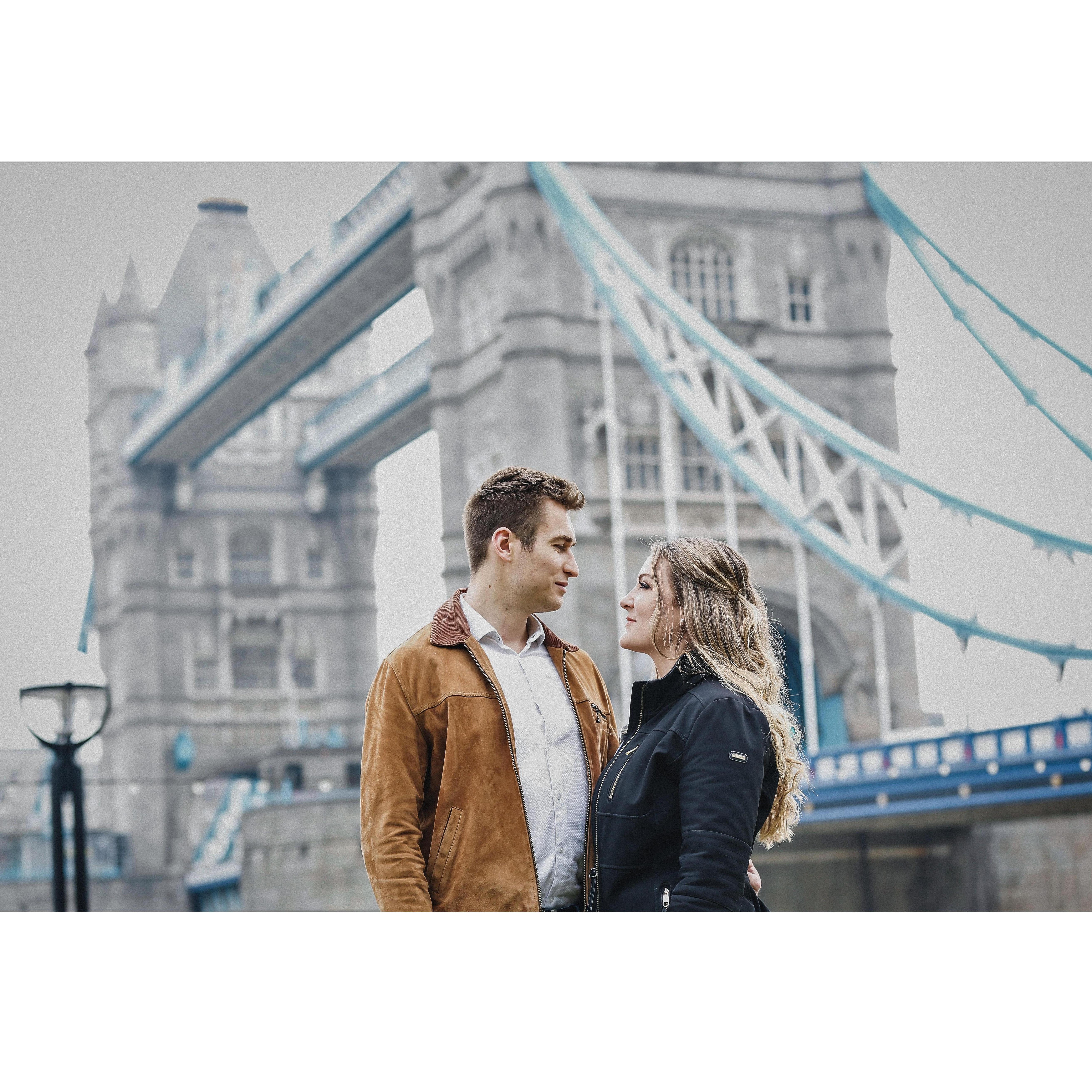 Corentin & Meridith met in London, where they both worked on a 2 year visa. They lived close to Tower Bridge and would jog across it.