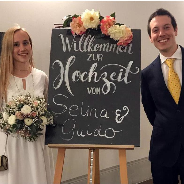 At the registry office - Auf dem Standesamt - All'anagrafe
