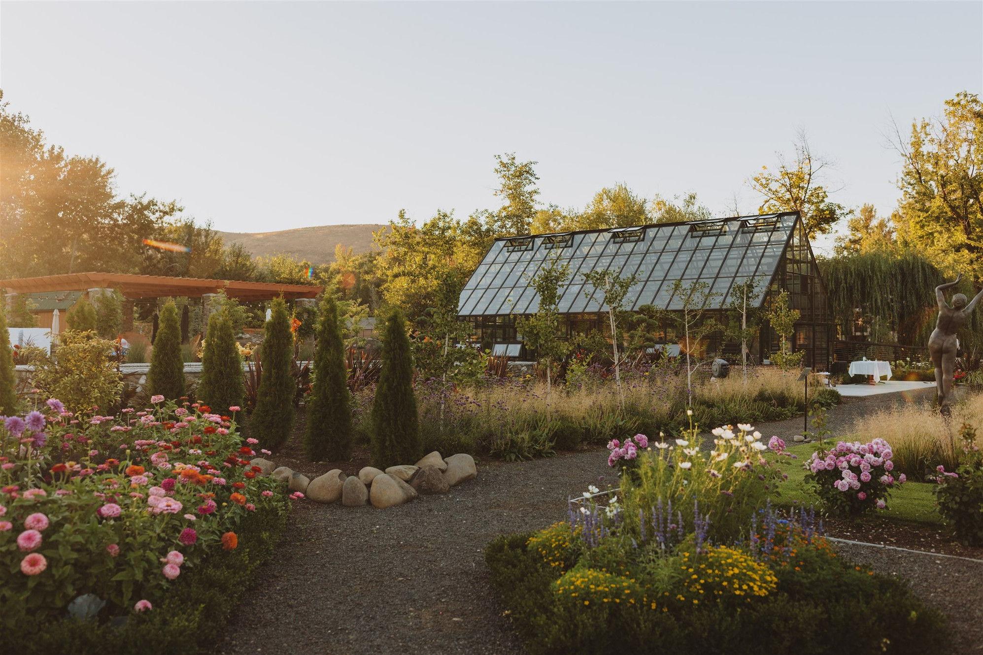 The Wedding Website of Lauren Turner and Travis Studer