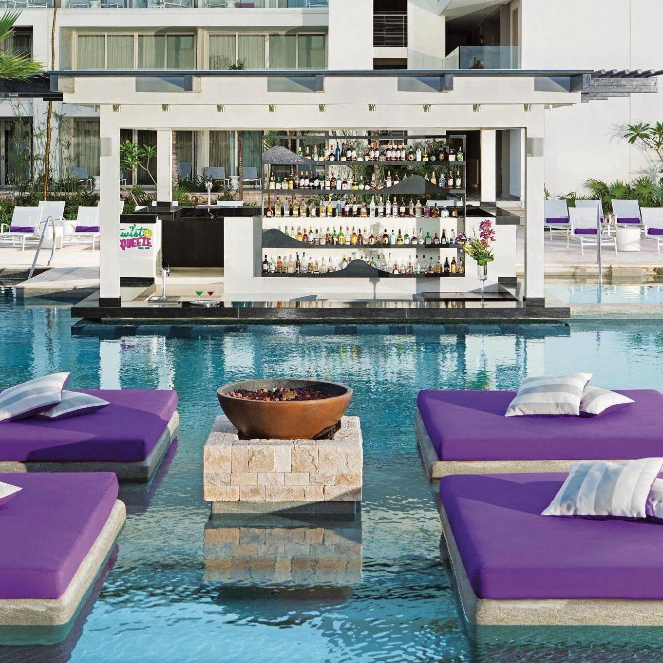 Main (Energy) pool swim-up bar