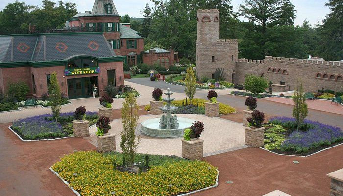 The Wedding Website of Jessica La Rotta and Samuel Topol