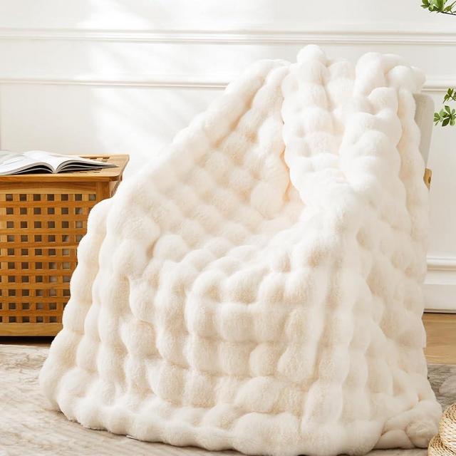 BENVWE Faux Fur Throw Blanket Fuzzy Bubble Blanket, Soft,Cozy and Thick Blanket Plush Fluffy Blanket for Couch Chair Bed 51x63 Inches Cream White