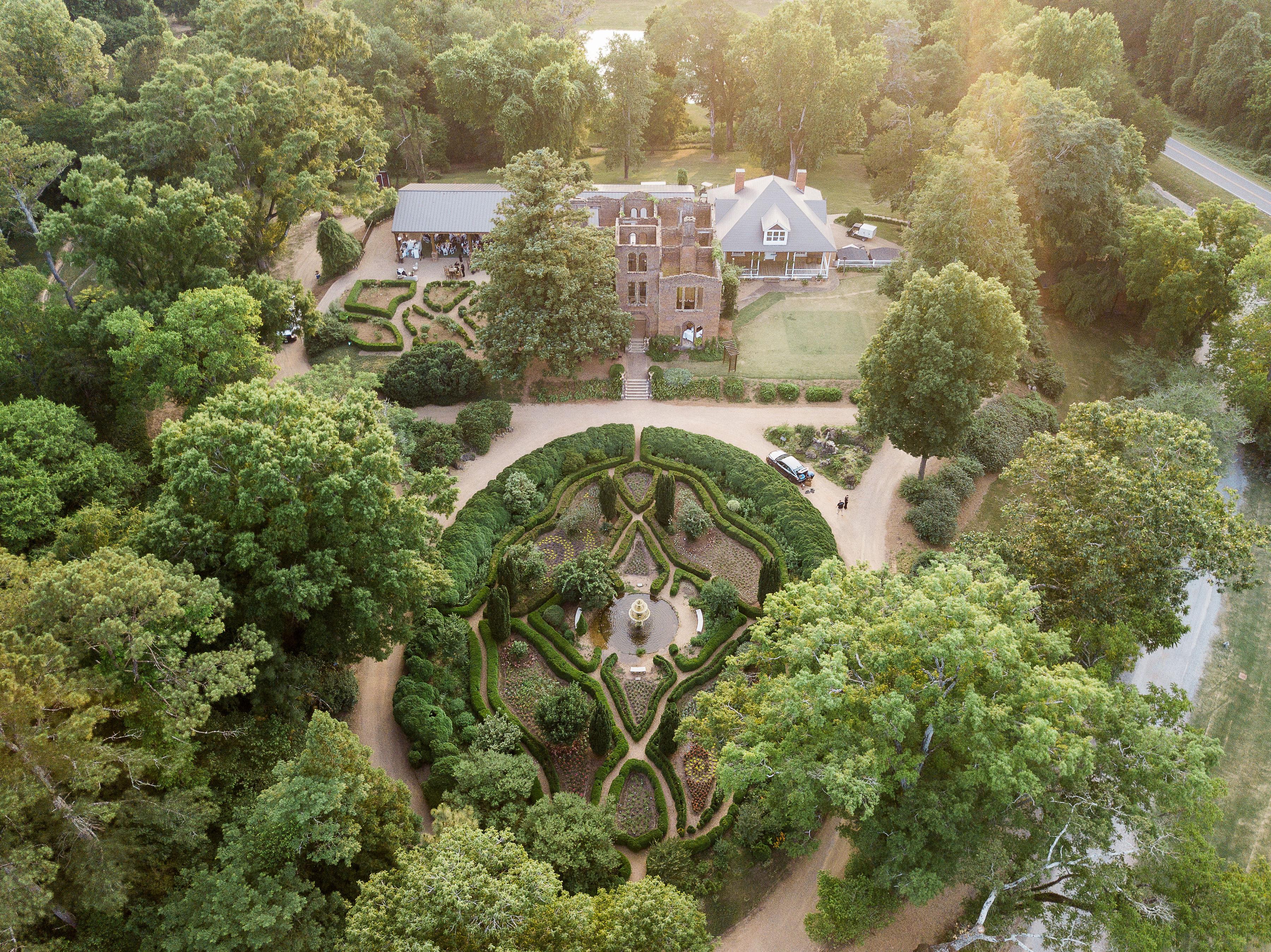 The Wedding Website of Victoria Van Winkle and Miles Leonard