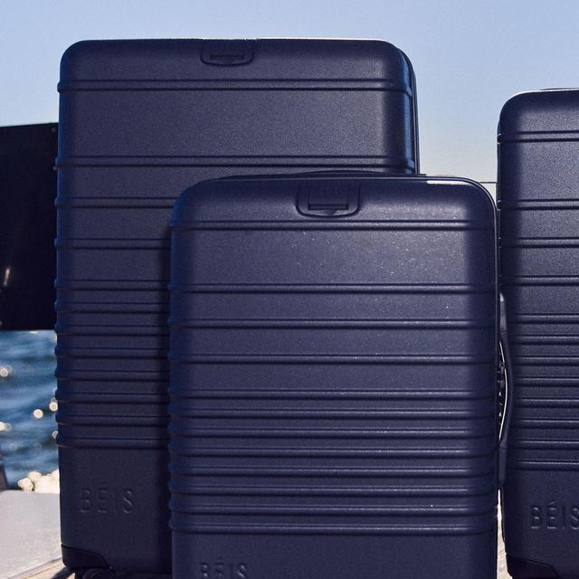 Beis The Carry-On Roller in Navy