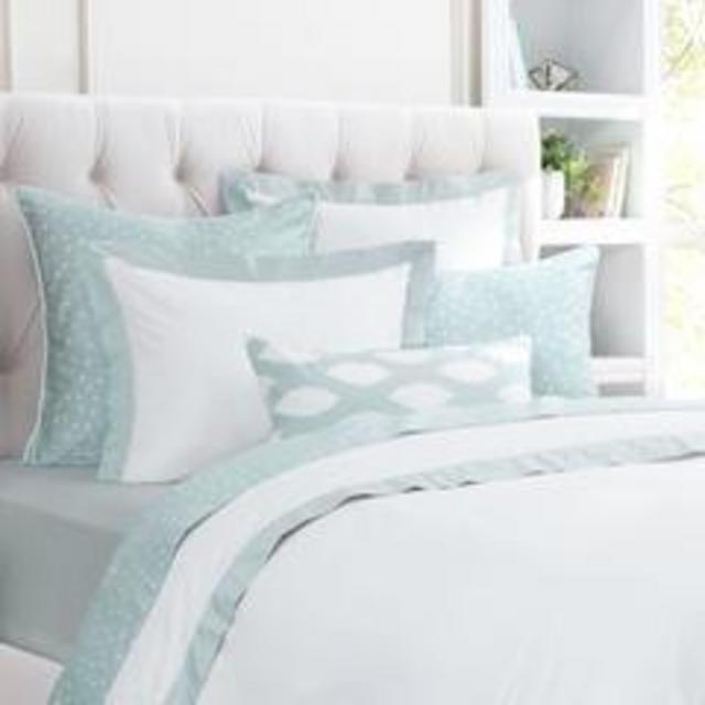 Porcelain Green Linden Border Duvet CoverThis item is currently out of stock. Click to be notified when it is in!