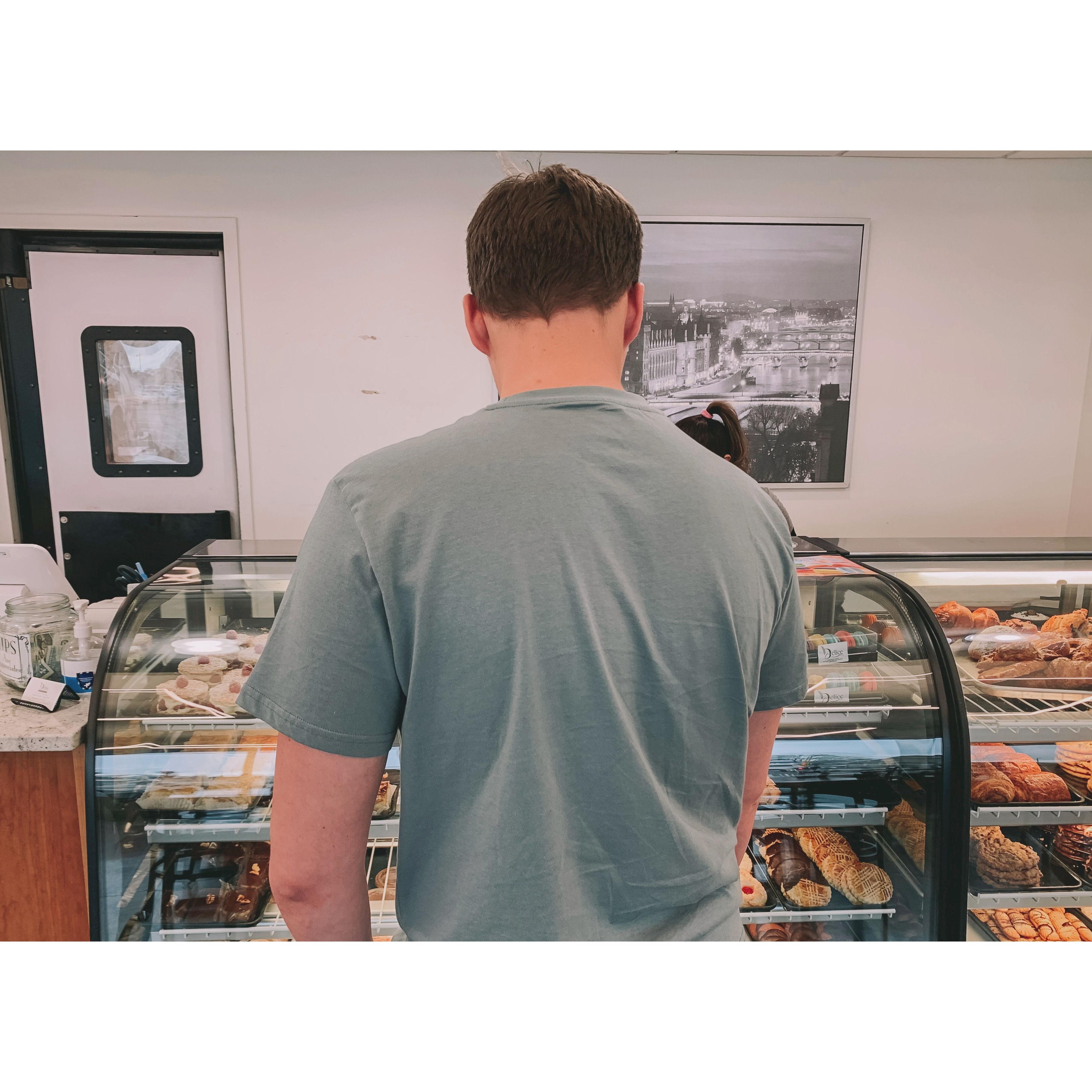 April 4th, 2022. OUR FIRST ANNIVERSARY!! We celebrated that day by recreating our first date. We went to the aquarium and then had sushi for dinner (ironic, right?). Finished at Delice for dessert!