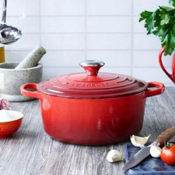 Le Creuset Signature Round Dutch Oven
