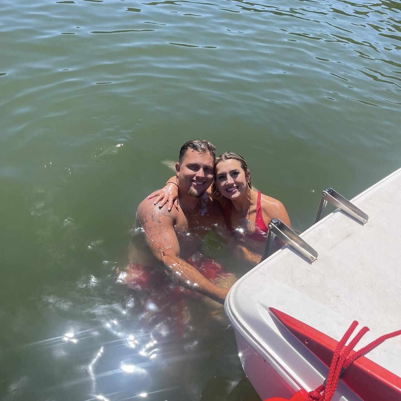 A sunny lake weekend with friends at Lake Naci