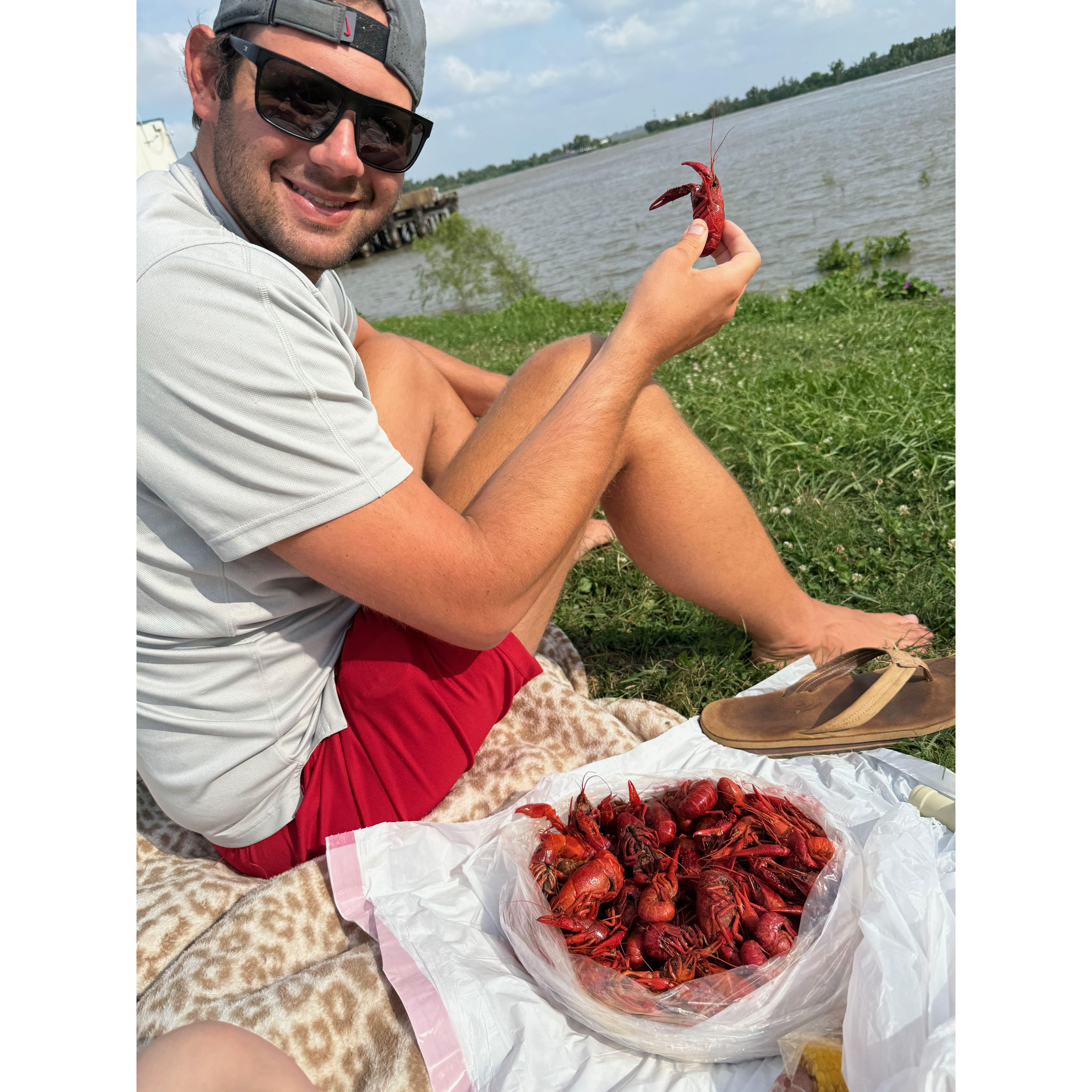 Our little crawfish boil picnic date!