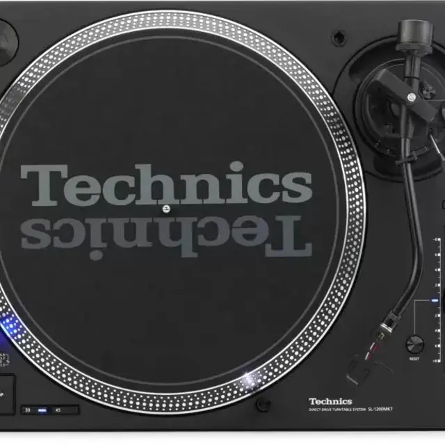 Technics SL-1200MK7 Direct Drive Professional Turntable