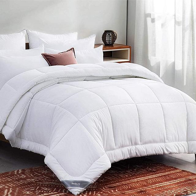 Bedsure White Down Alternative Comforter King- All Season Quilted Lightweight Comforter Duvet Insert King with Corner Tabs 300GSM Plush Microfiber Fill Machine Washable