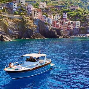 Boat tour in cinque terre