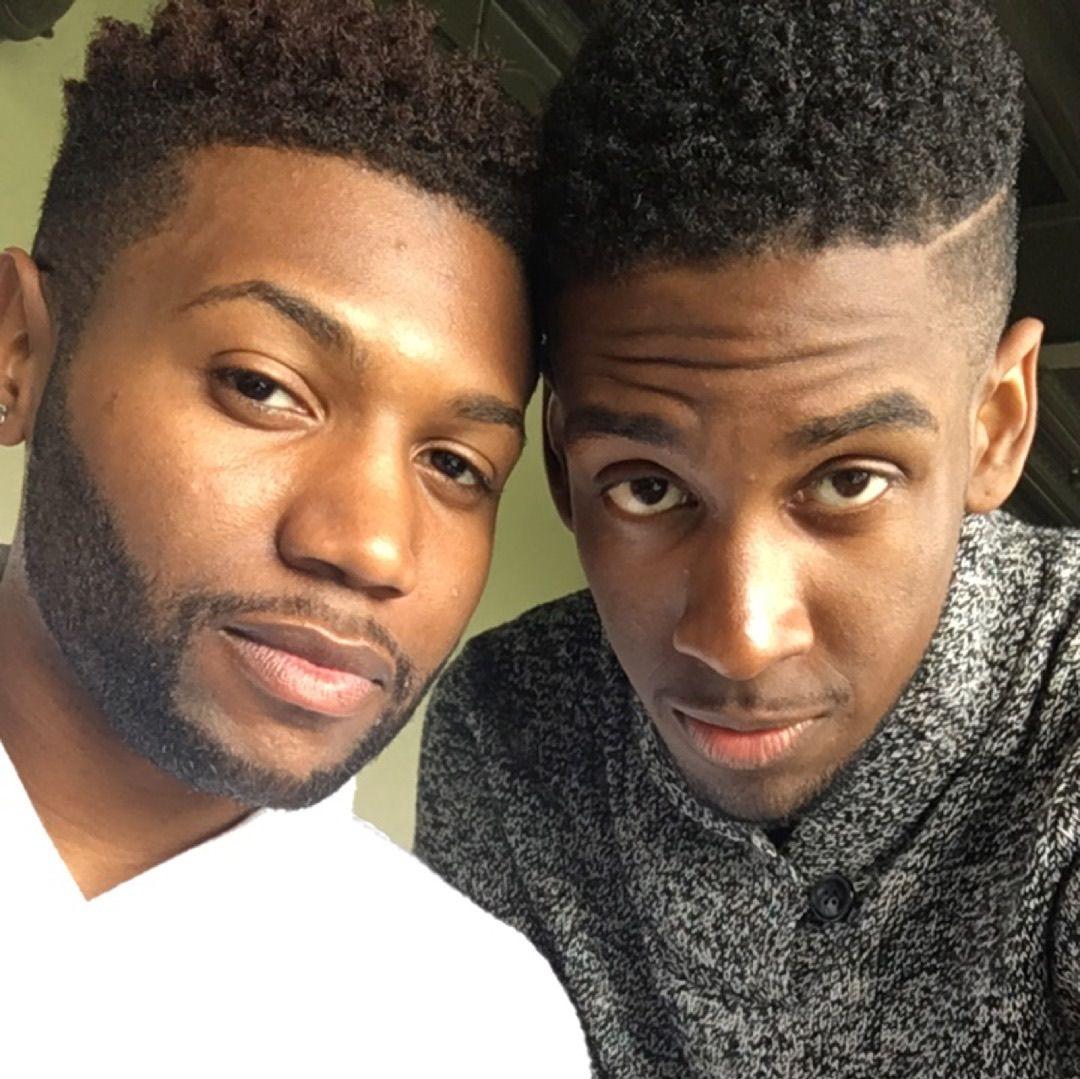 May 2016, first pic. Jon posted this picture to snapchat without context. His sister, Ichelle swipped up immediately.