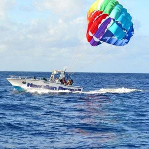 Hawaiin 800 foot Parasail