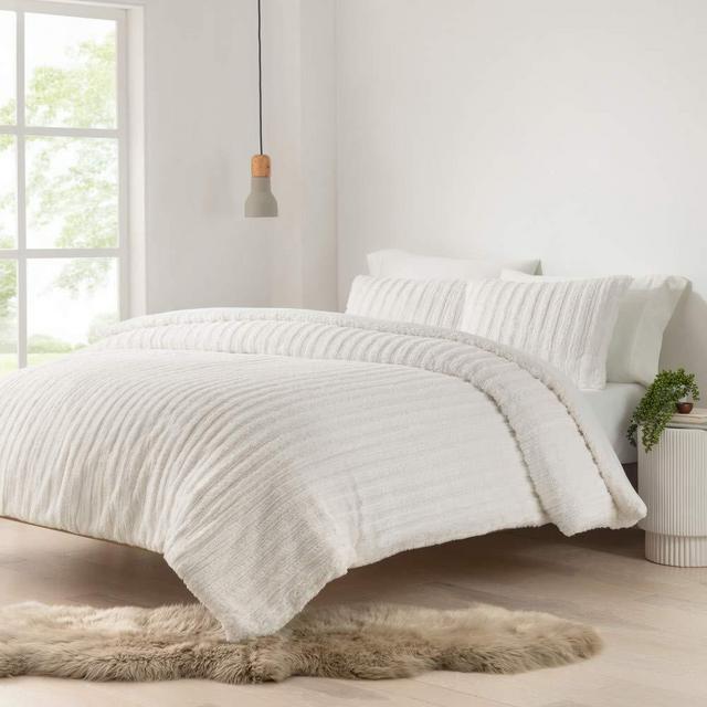 UGG Kenzie Comforter Set - Soft and Comfortable Bedroom Blanket Set - Snow - King