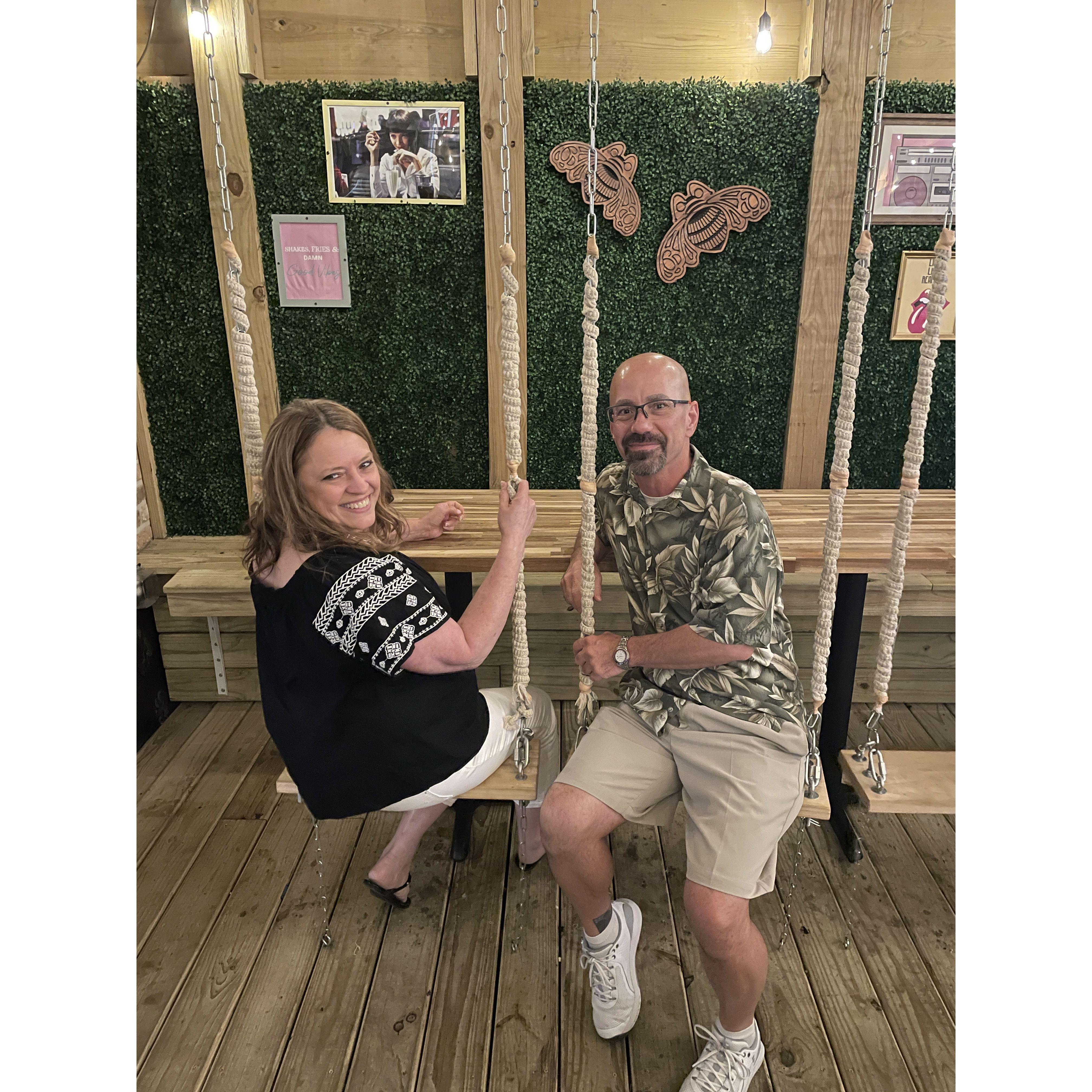 Jo Jo’s Shake shack in Naperville for Janet’s Birthday 🥳 celebration and this is the cute photo op they have in the tree house! (Angela,you and your friend should check this place out when you come )