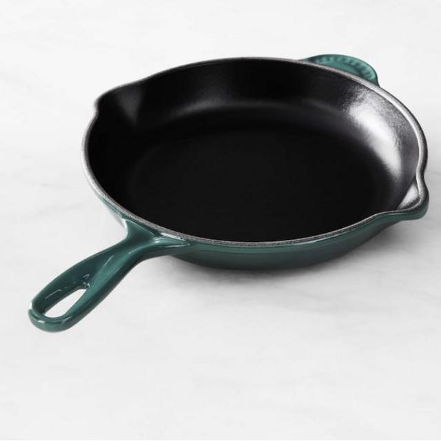 Enamled cast iron pan