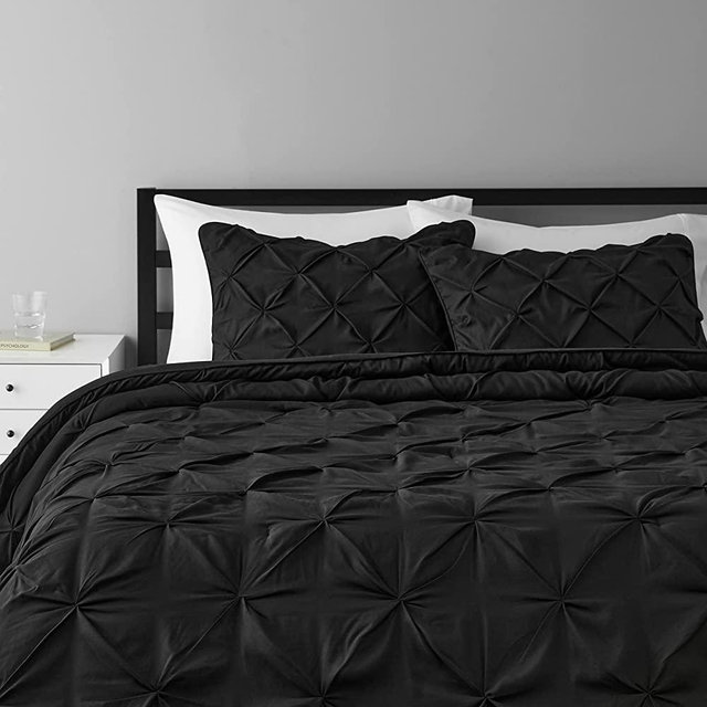 Amazon Basics Pinch Pleat Down-Alternative Comforter Bedding Set - Full / Queen, Black