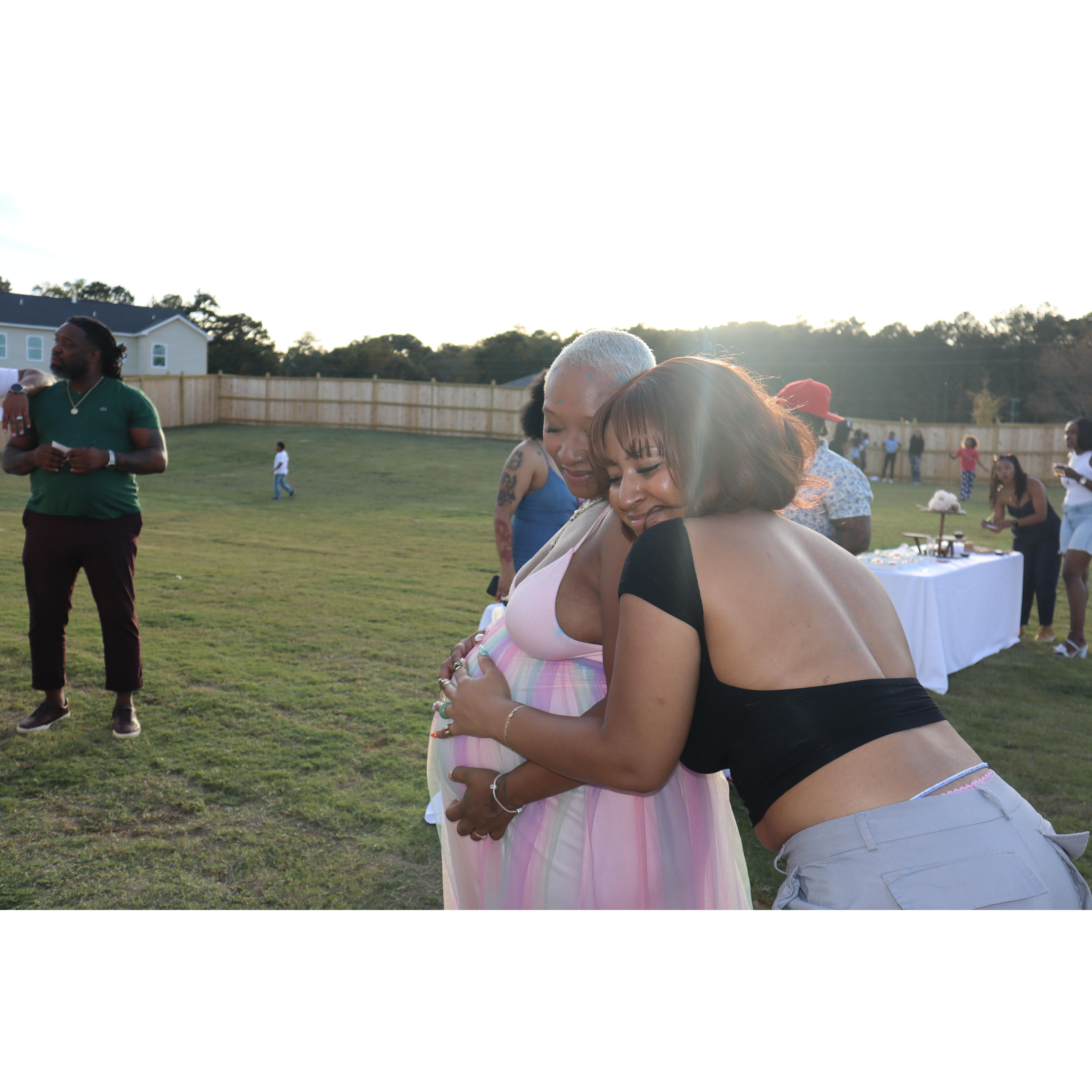 Robyn and her first niece Zoeeeeeee!!!❤️❤️