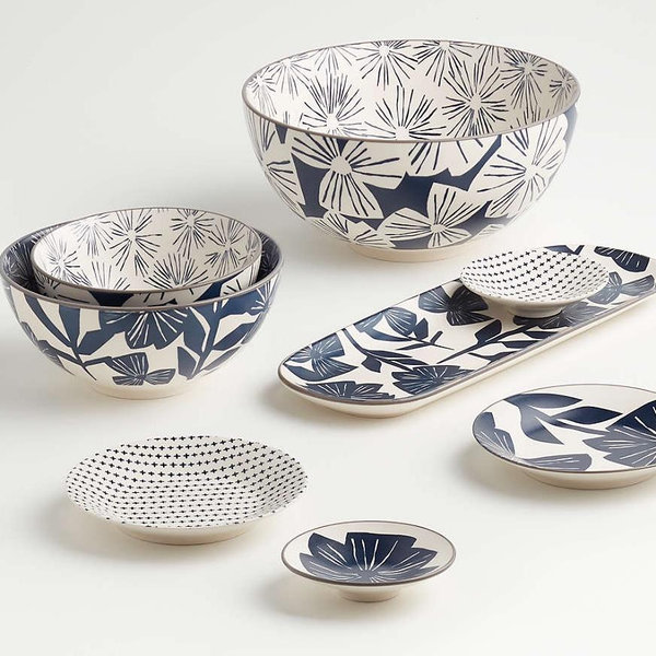 Crate and Barrel l Bow Set