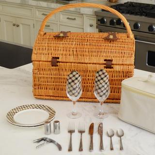 2-Person Willow Picnic Hamper