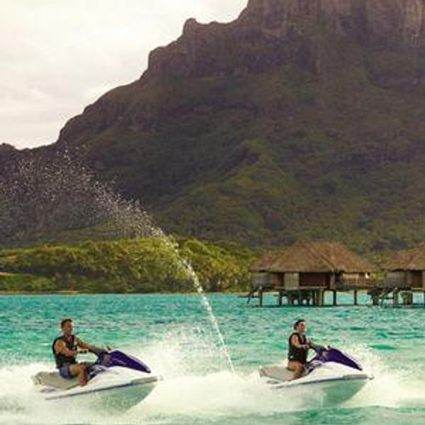 Honeymoond Fund: Jet Skiing