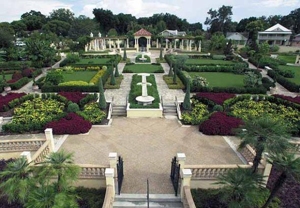 The Wedding Website of Julie Walleshauser and Tom Adrounie