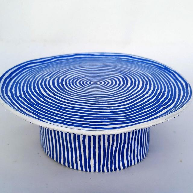 Blue circle cake stand