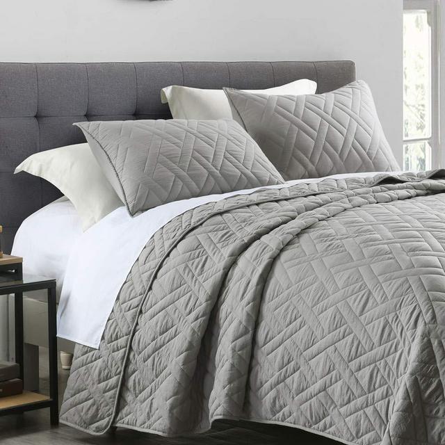 Quilt Set King Size Grey, Classic Geometric Diamond stitched Pattern, Pre-Washed Microfiber Ultra Soft Lightweight Quilted Bedspread Coverlet for All Season, 3 Piece Includes 1 Quilt and 2 shams