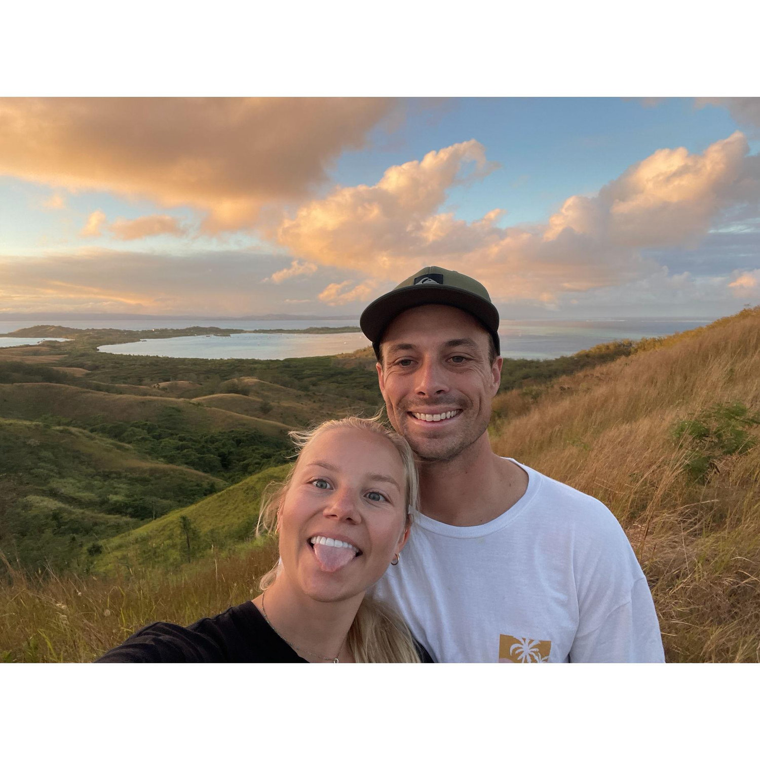 Couldn't sleep because of our jetlag, so we did a sunrise hike from our hostel in Fiji (Mamanuca Islands) (2023)