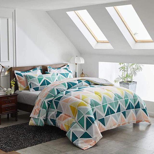 Uozzi Bedding Bed in a Bag 7 Pieces Queen Size Yellow Navy Green Triangles Print - Soft Microfiber Reversible Bed Comforter Set (1 Comforter 2 Pillow Shams 1 Flat Sheet 1 Fitted Sheet 2 Pillowcases)