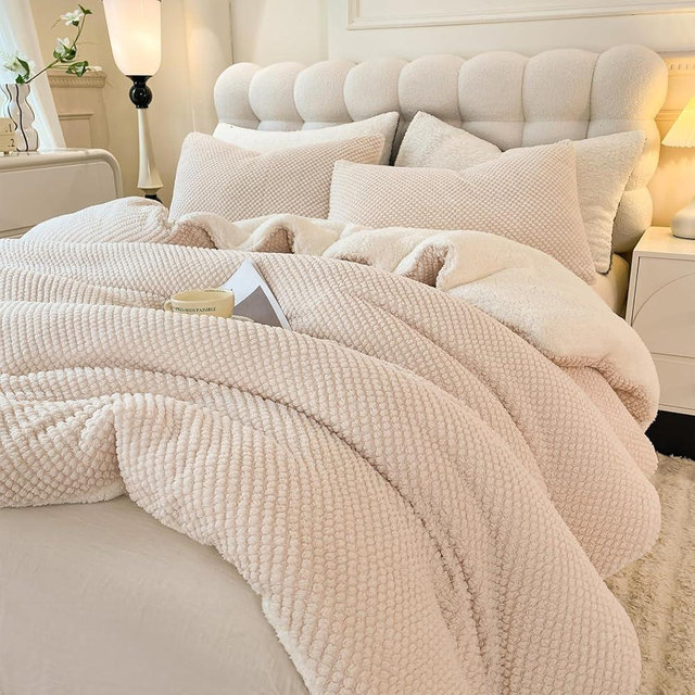 LLanCL 3D Jacquard Design Comforter Set, Ultra-Soft Warm King Size Sherpa Fur Plush 3-Pieces Sets Luxury Cozy Bedding with 2 Pillowcases (104"x90", Cream White)