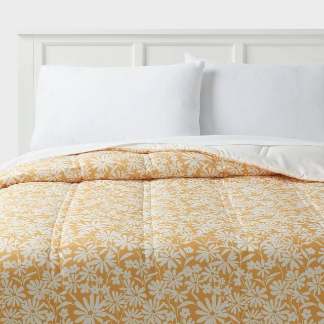 Full/Queen Lofty Microfiber Comforter Honey Yellow Daisy - Room Essentials™