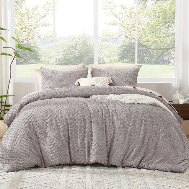 Litanika Queen Comforter Set Milk Grey, 3 Pieces Cream Tufted Boho Farmhouse Bedding Comforter Sets, Lightweight Fluffy Comforter Bed Set for All Season (90x90In Comforter and 2 Pillowcases)
