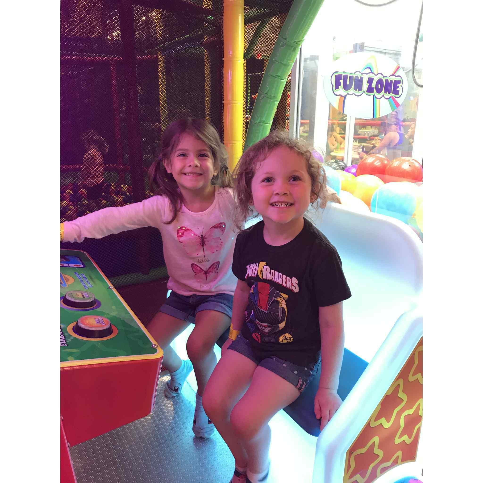 Two happy 4 year olds ❤️❤️