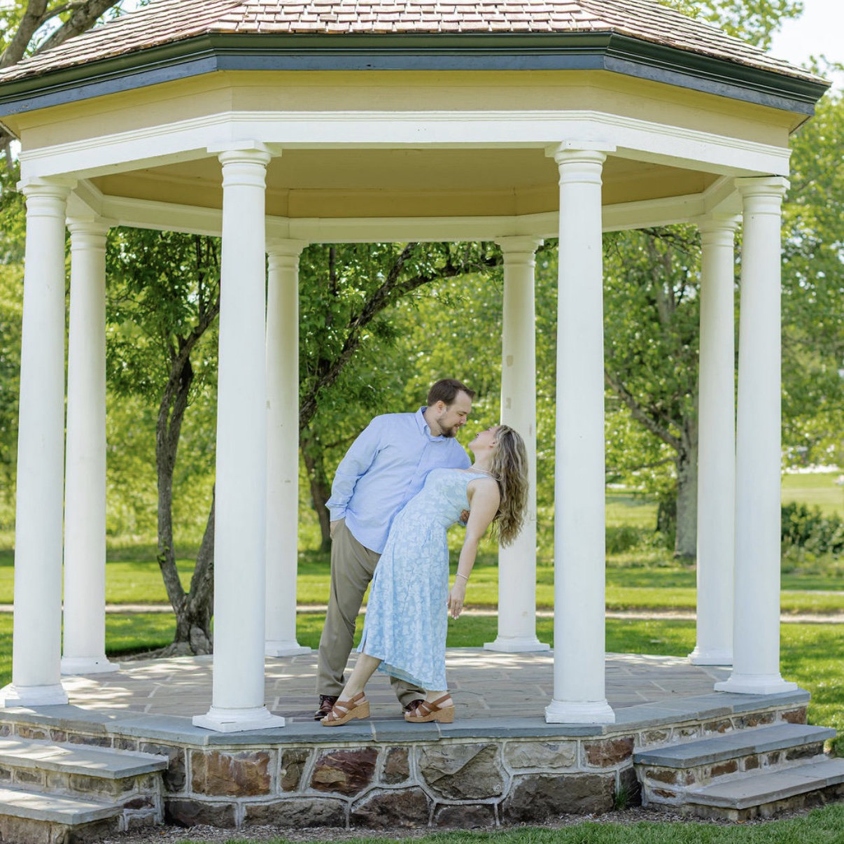 Engagement Photoshoot
Malcolm Gross Rose Garden - Allentown, PA
VANESSA GUEVARA PHOTOGRAPHY
