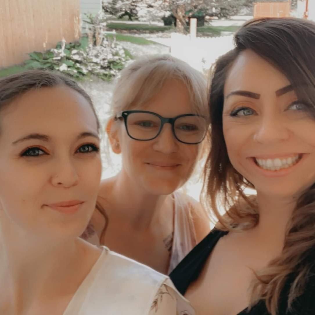 Bride with MOH and Bridesmaid  Samantha and Briar