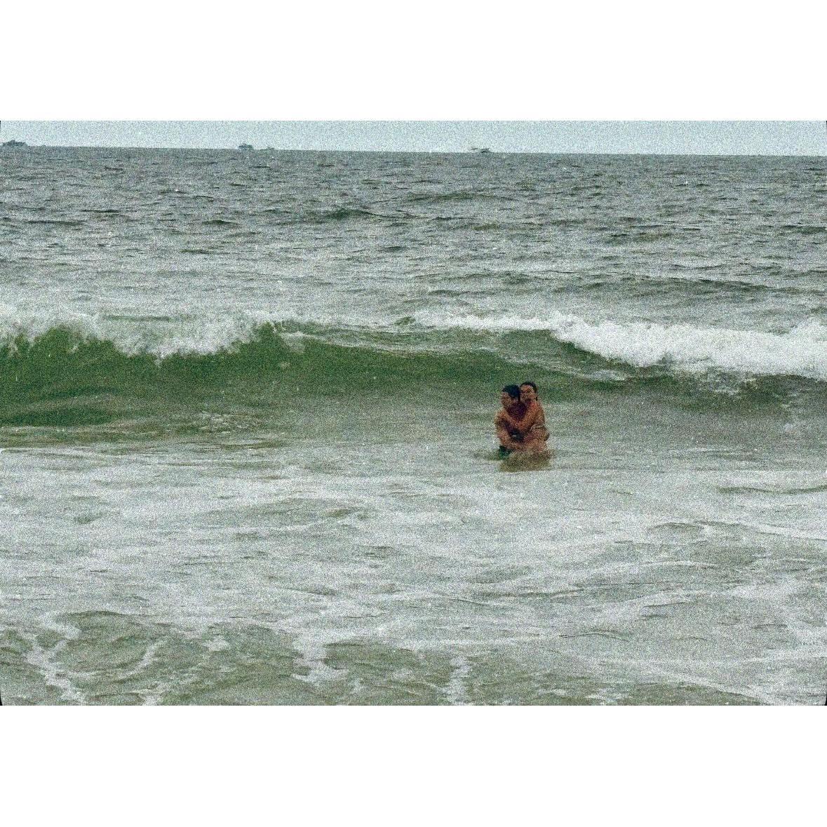UUUUUUUUUUUUUUUNDER 🌊