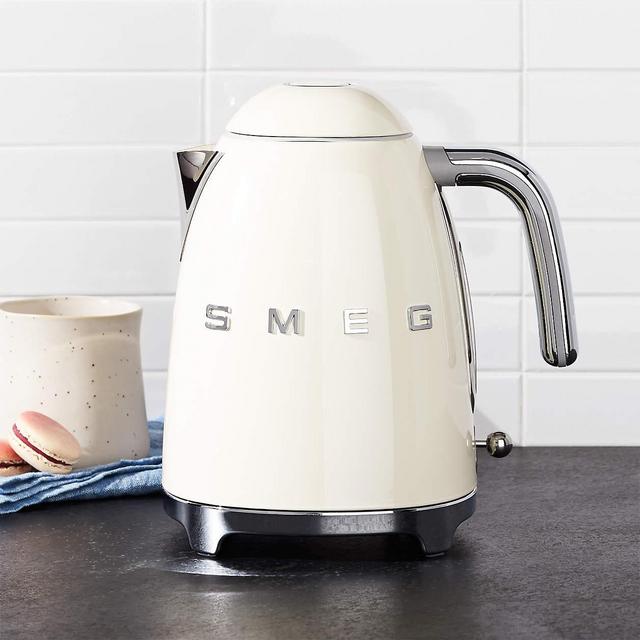 Smeg Cream Retro Electric Kettle
