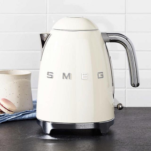 Smeg Cream Retro Electric Kettle