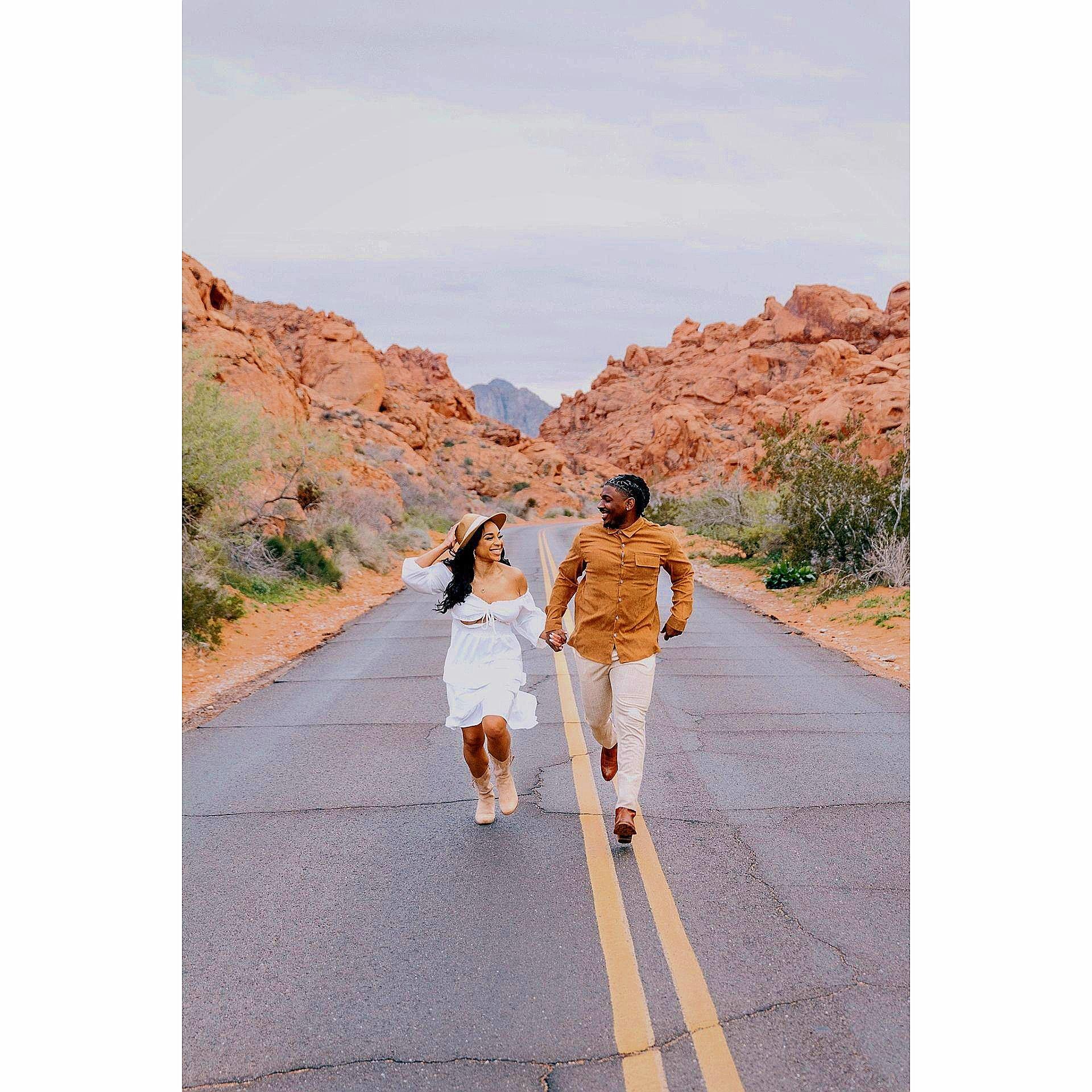 Engagement photoshoot in the Valley of Fire National Park in Nevada