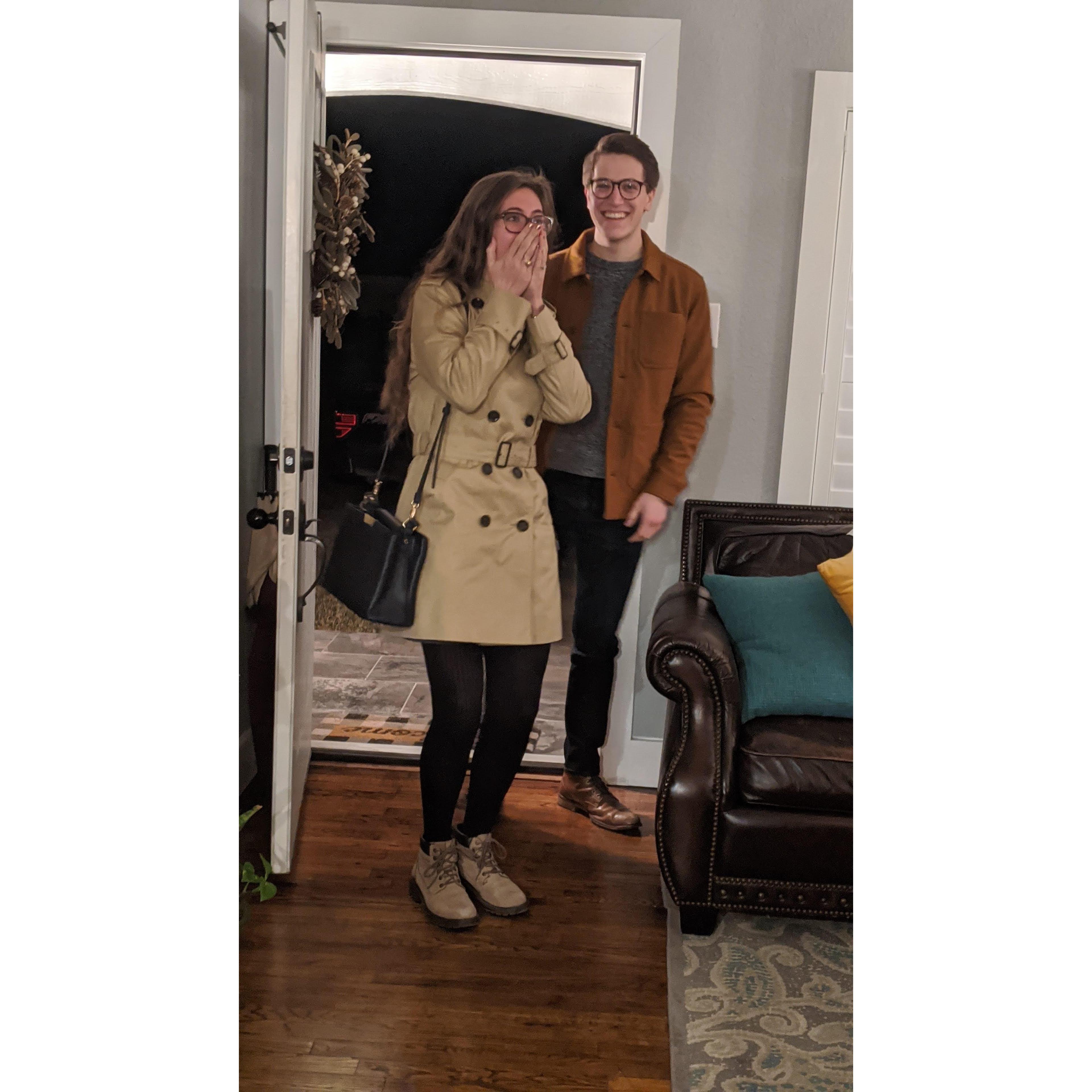 Lucille's adorable 'surprised face' we she realized that what she thought was a going away party for a friend was actually her surprise engagement party! [1/15/21]

Fête surprise pour nos fiançailles.