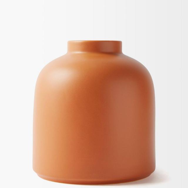 Raawii Omar earthenware vase