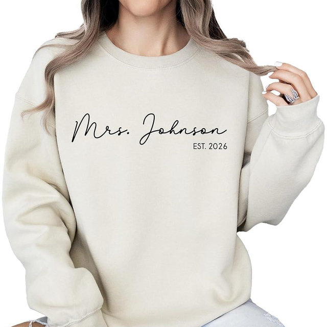 Merrvey Personalized Mrs Sweatshirt for Bride Sweatshirt Custom Fiance Sweatshirts for Women Mrs Gifts for the Bride Est 2026 Crewneck