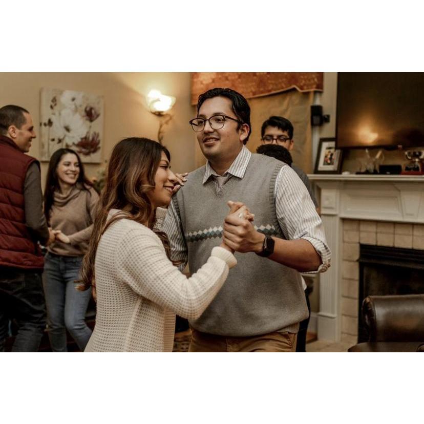 EL ÚLTIMO BAILE JUNTOS COMO NOVIOS.
LAST DANCE TOGETHER AS JUST TWO PEOPLE IN A RELATIOSHIP.