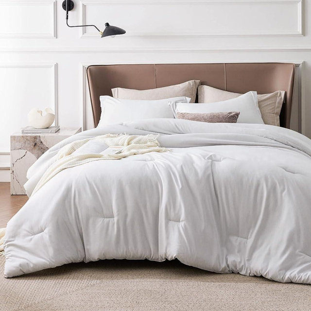 Bedsure Oversized Queen Comforter Set - Grayish White Soft Bedding for All Seasons, Cationic Dyed Bed Set, 3 Pieces, 1 Oversized Queen Size Comforter (98"x98") and 2 Pillow Shams (20"x36"+2")