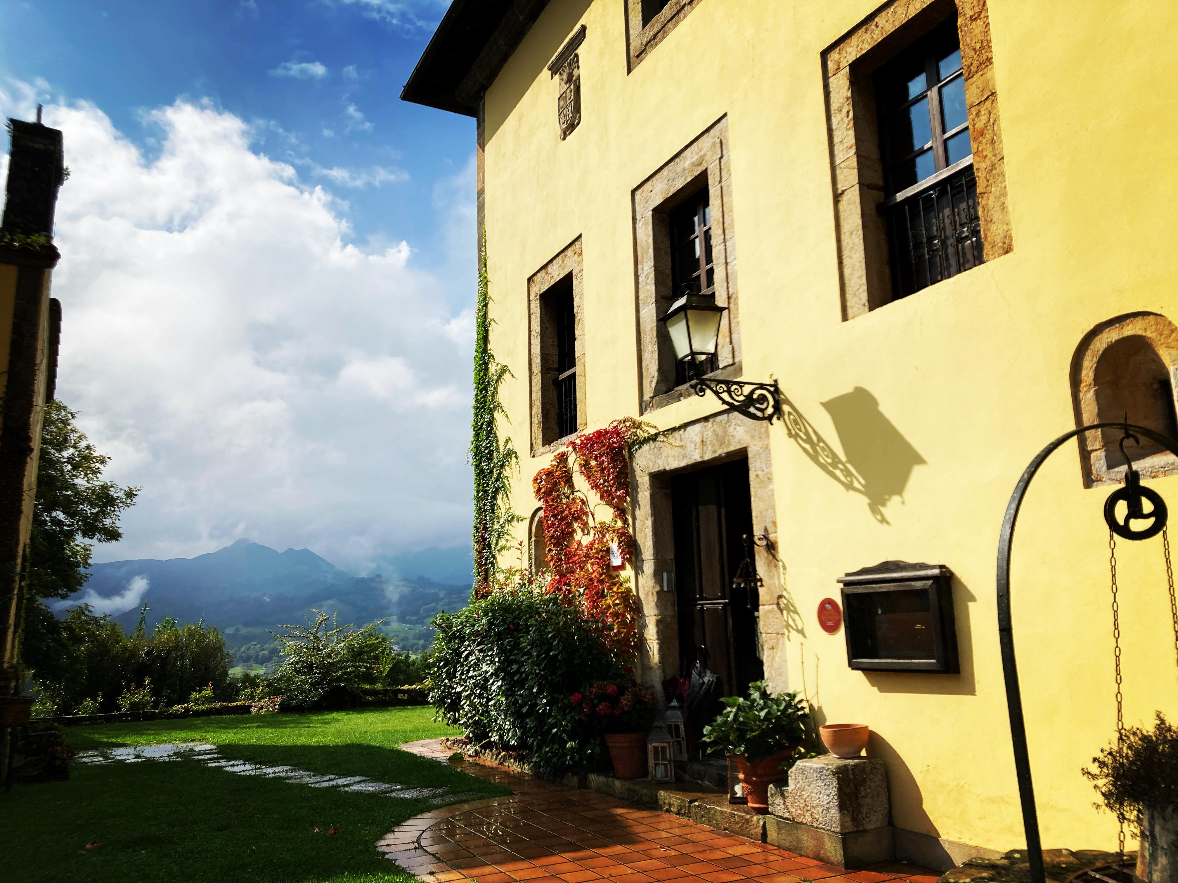 The Wedding Website of Liz Thomas and Jorge Valcarcel Cavalle